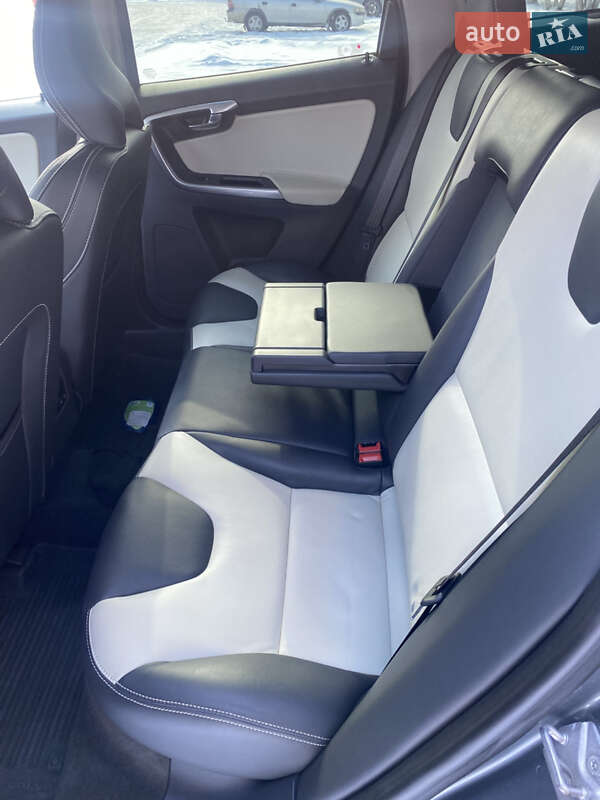 Внедорожник / Кроссовер Volvo XC60 2016 в Ровно