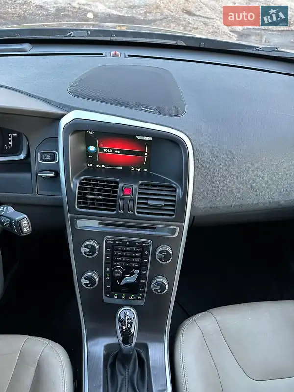 Volvo XC60 2015 VIN YV449MDM7G2878497 фото оголошення 18 з 81