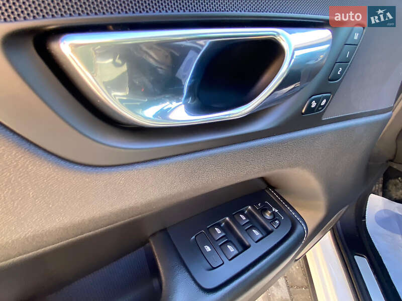 Внедорожник / Кроссовер Volvo XC60 2018 в Ровно