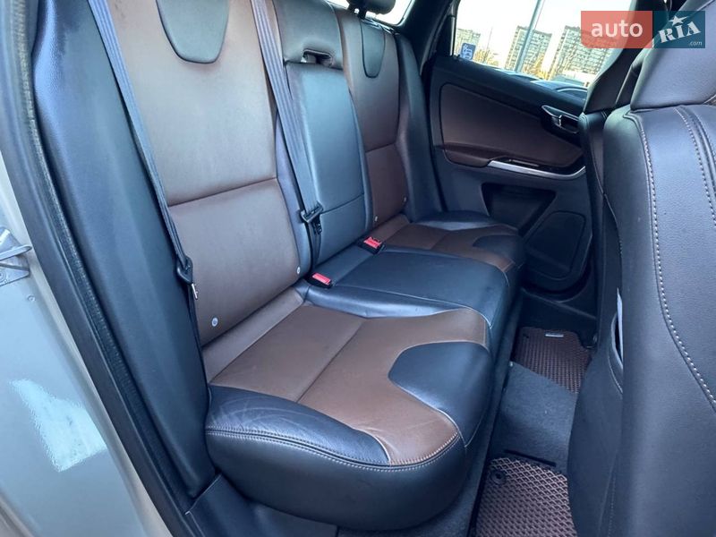 Внедорожник / Кроссовер Volvo XC60 2017 в Киеве