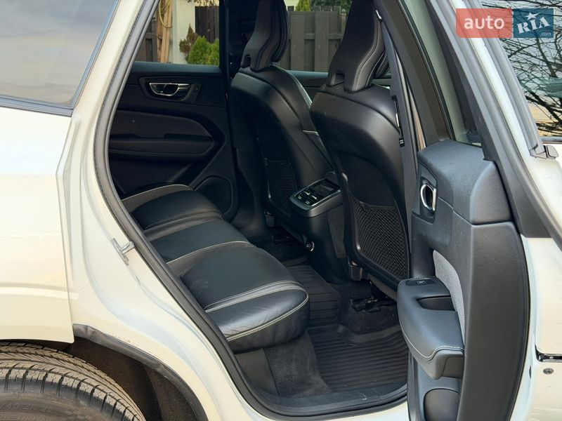 Внедорожник / Кроссовер Volvo XC60 2019 в Львове