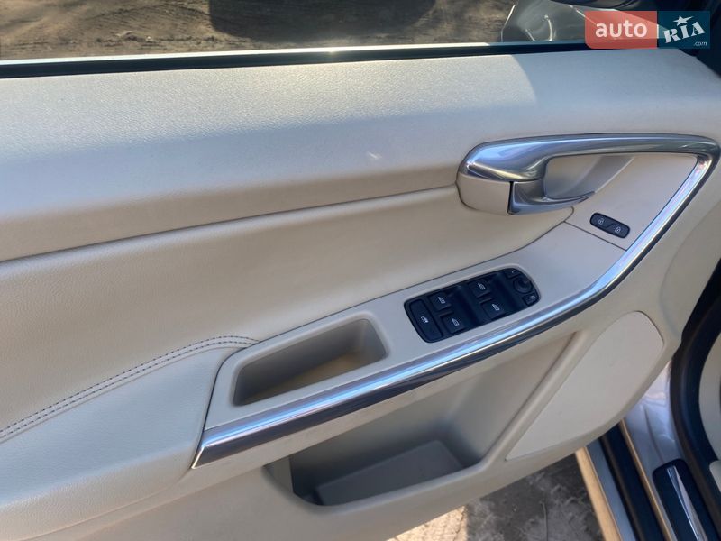 Внедорожник / Кроссовер Volvo XC60 2014 в Киеве