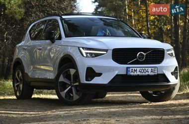 Внедорожник / Кроссовер Volvo XC60 2025 в Киеве