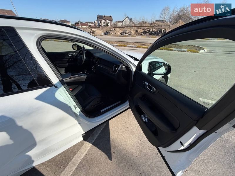 Внедорожник / Кроссовер Volvo XC60 2024 в Киеве
