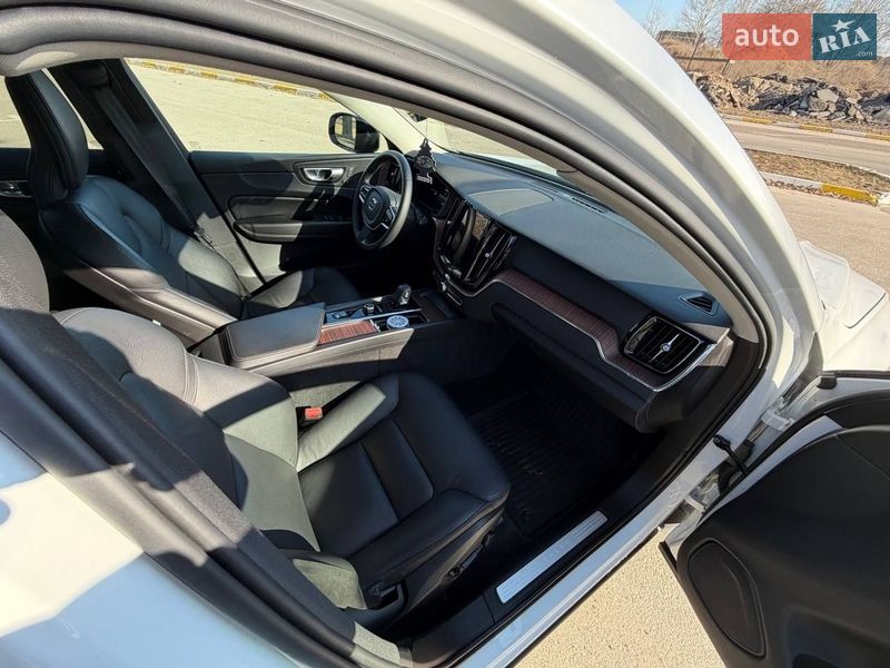 Внедорожник / Кроссовер Volvo XC60 2024 в Киеве