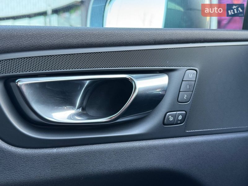 Внедорожник / Кроссовер Volvo XC60 2017 в Киеве