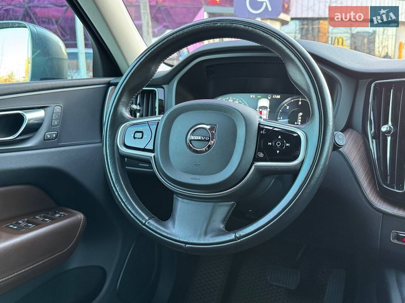 Внедорожник / Кроссовер Volvo XC60 2017 в Киеве