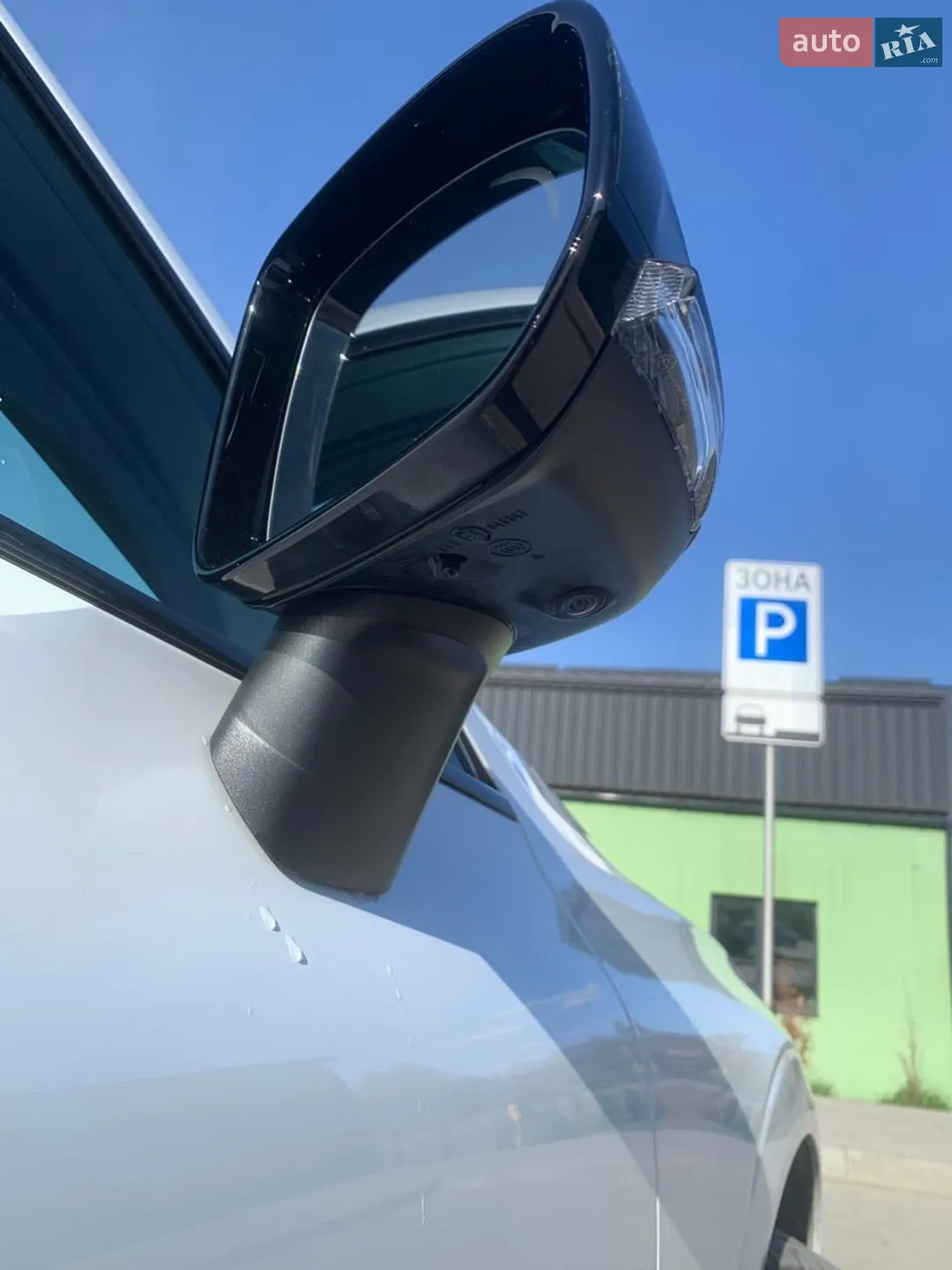 Volvo XC60 2023 VIN YV1UZK5V1P1322524 фото оголошення 2 з 46