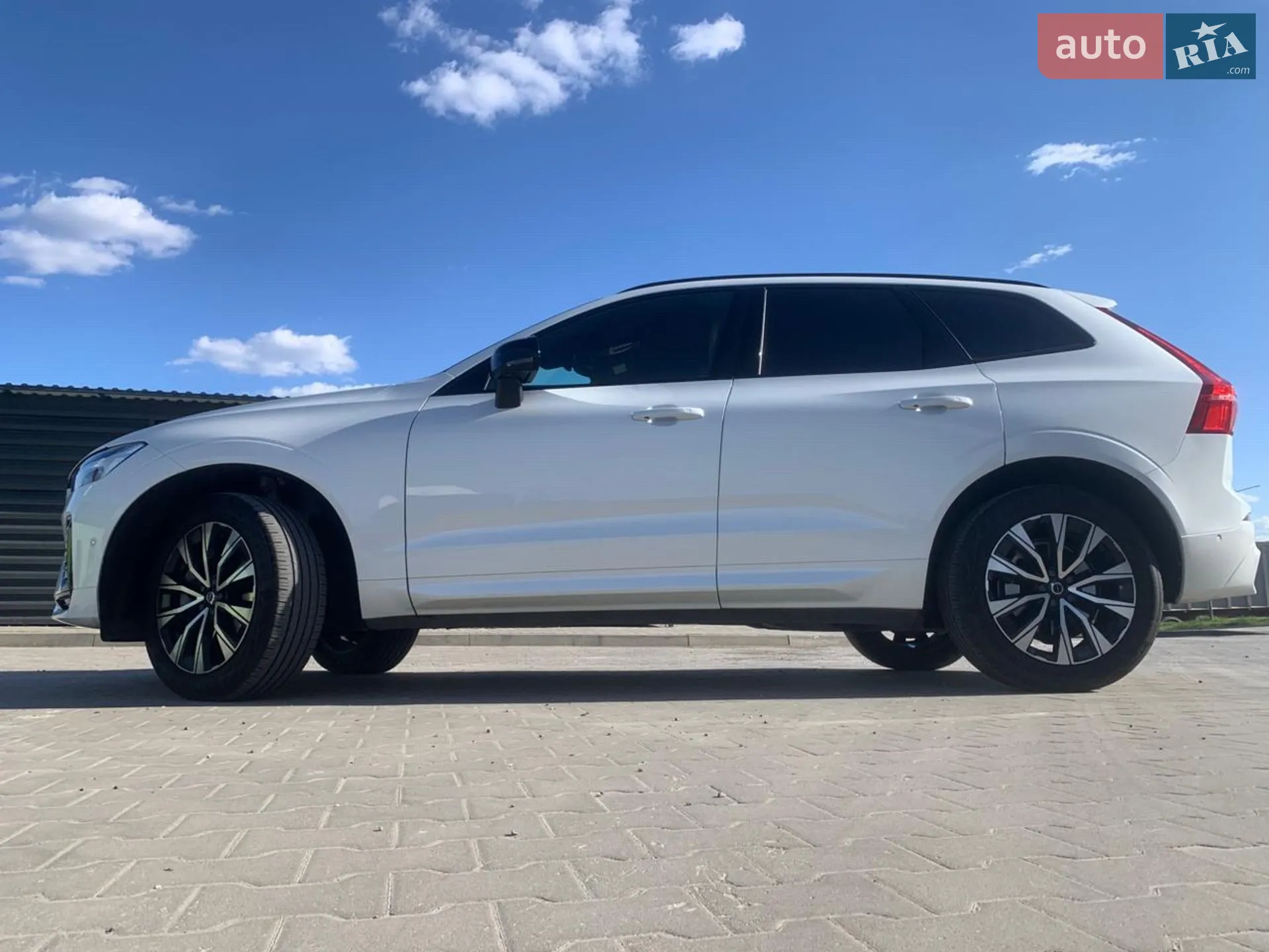 Volvo XC60 2023 VIN YV1UZK5V1P1322524 фото оголошення 14 з 46