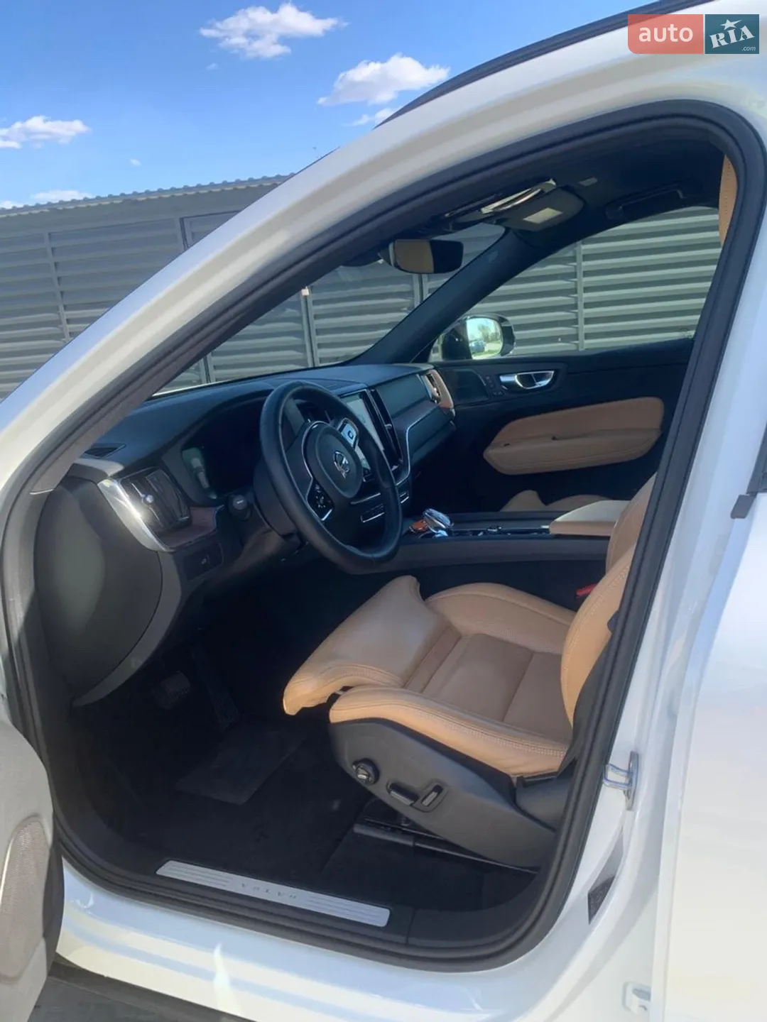 Volvo XC60 2023 VIN YV1UZK5V1P1322524 фото оголошення 28 з 46