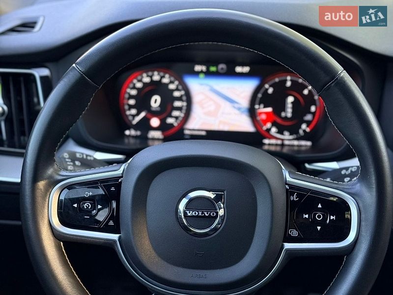 Внедорожник / Кроссовер Volvo XC60 2020 в Киеве