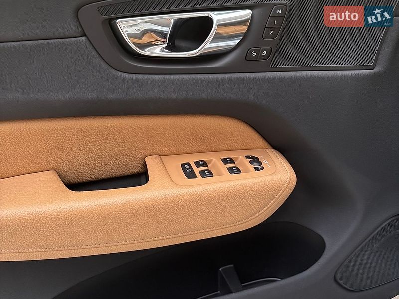 Внедорожник / Кроссовер Volvo XC60 2018 в Киеве