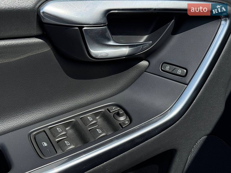 Внедорожник / Кроссовер Volvo XC60 2015 в Ровно
