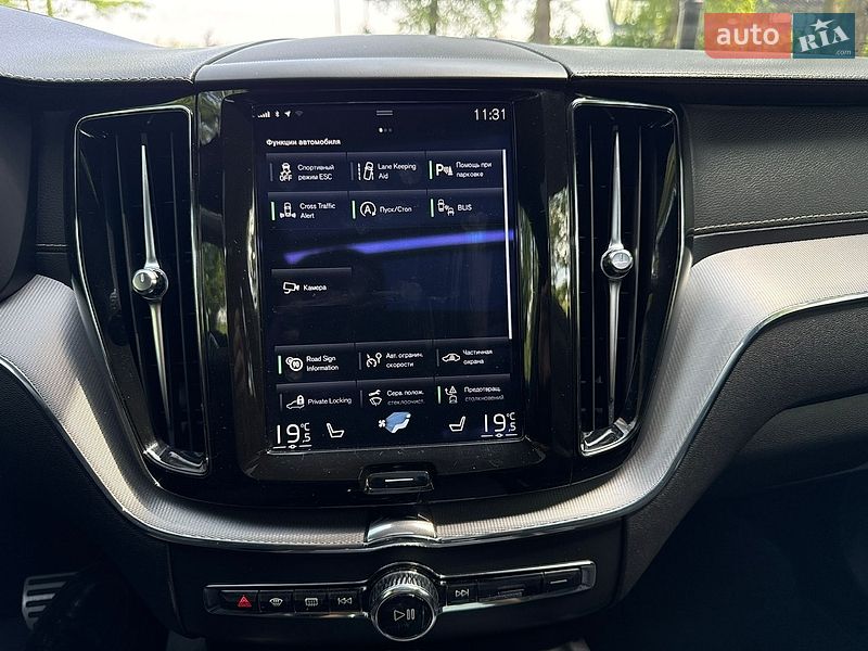 Внедорожник / Кроссовер Volvo XC60 2017 в Киеве