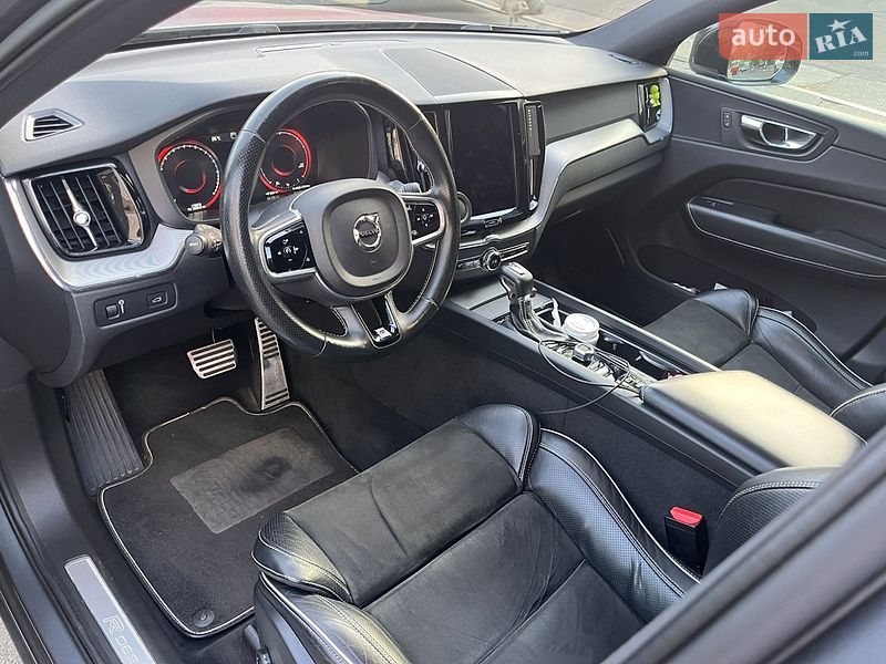 Внедорожник / Кроссовер Volvo XC60 2017 в Киеве