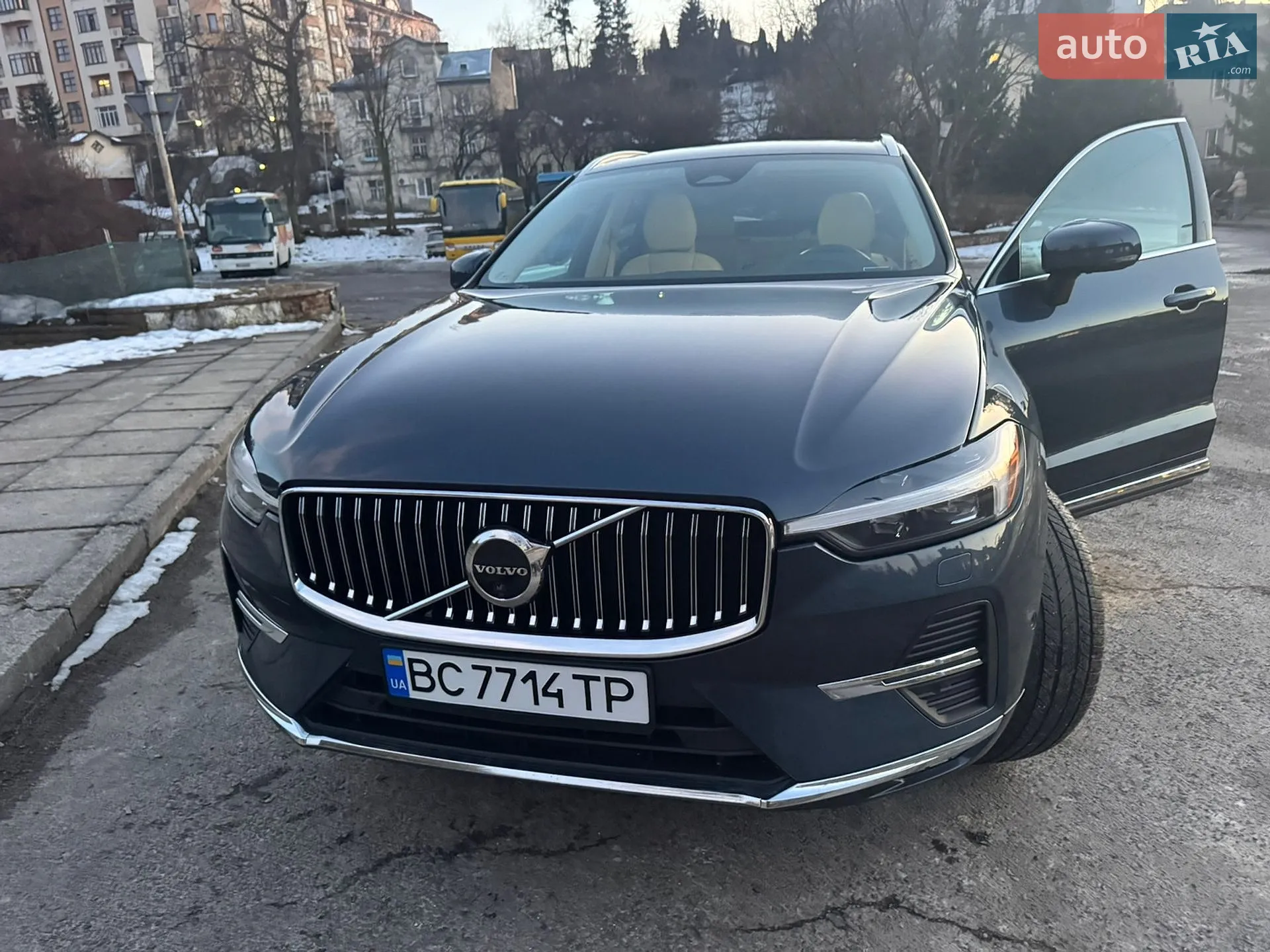 2022 Volvo XC60 - фото 1
