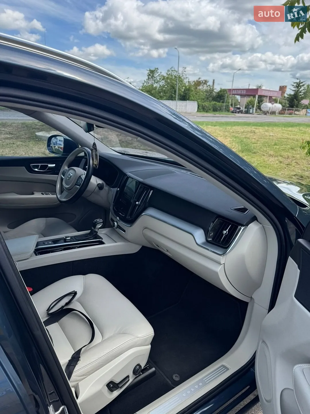 2017 Volvo XC60 - мініатюра 9