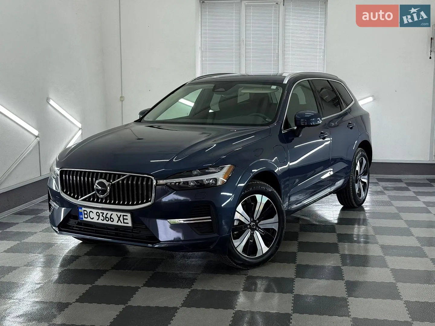 2023 Volvo XC60 - фото 1