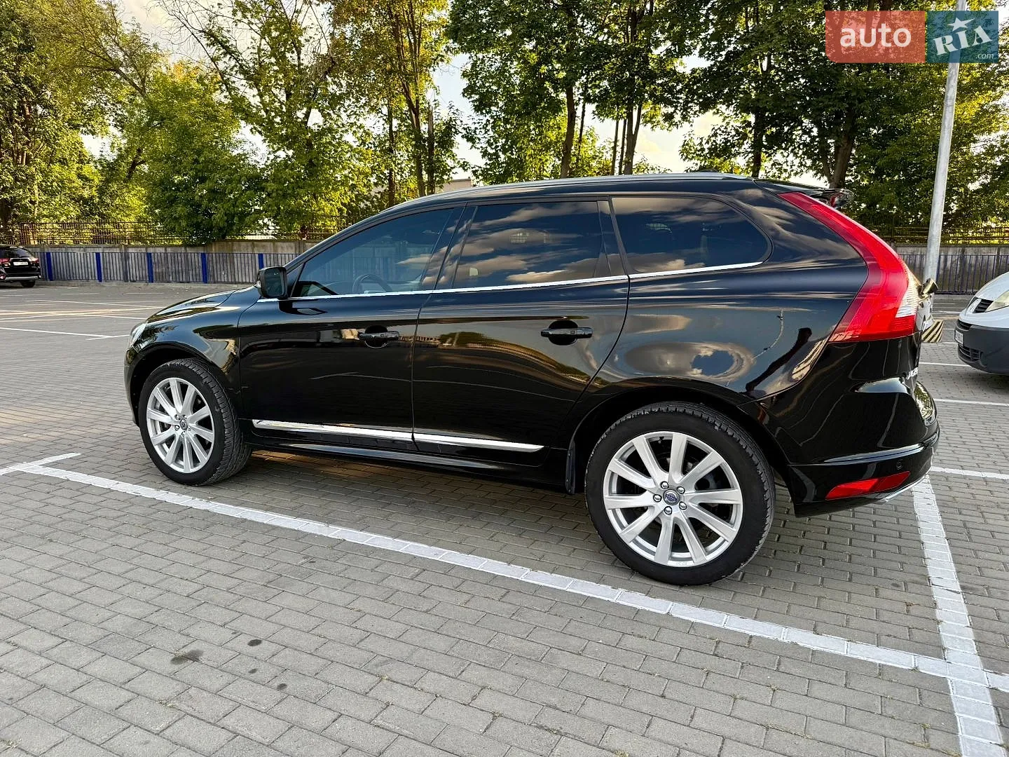 2017 Volvo XC60 - мініатюра 18