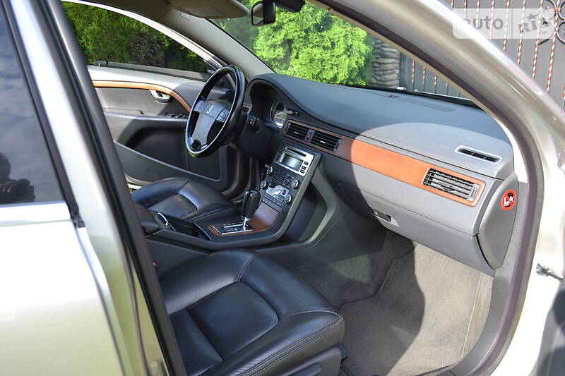 Позашляховик / Кросовер Volvo XC70 2008 в Луцьку