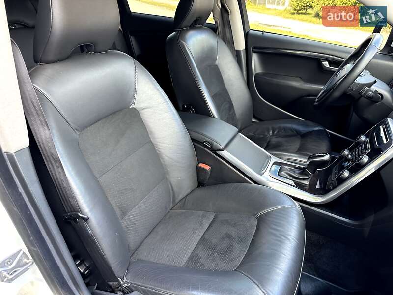 Универсал Volvo XC70 2016 в Радивилове