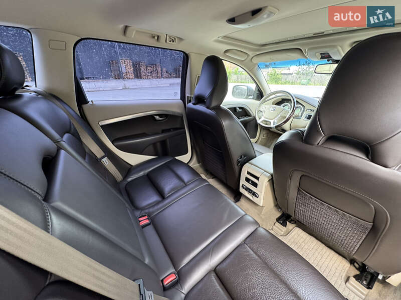 Универсал Volvo XC70 2010 в Житомире