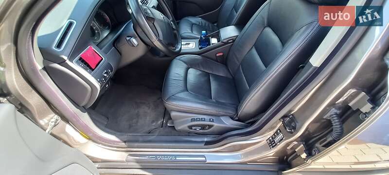 Универсал Volvo XC70 2008 в Киеве