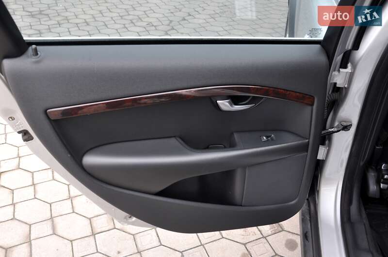 Універсал Volvo XC70 2010 в Львові