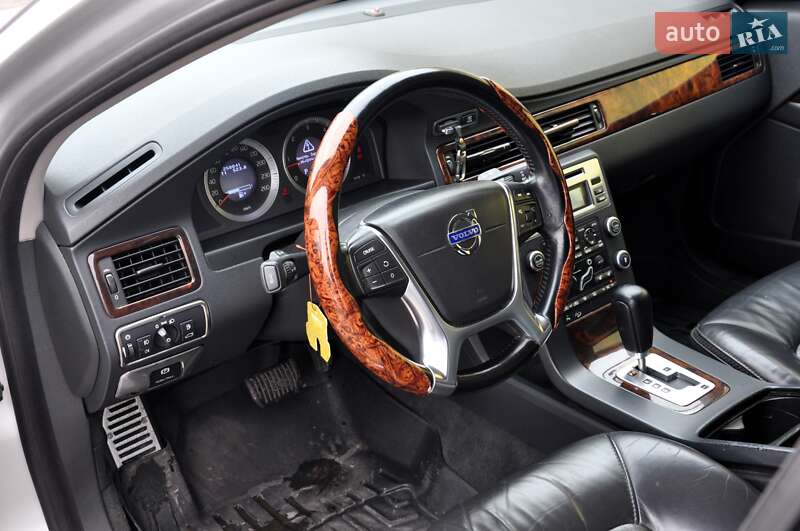 Універсал Volvo XC70 2010 в Львові