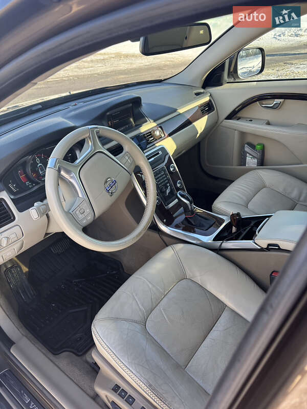 Универсал Volvo XC70 2013 в Обухове