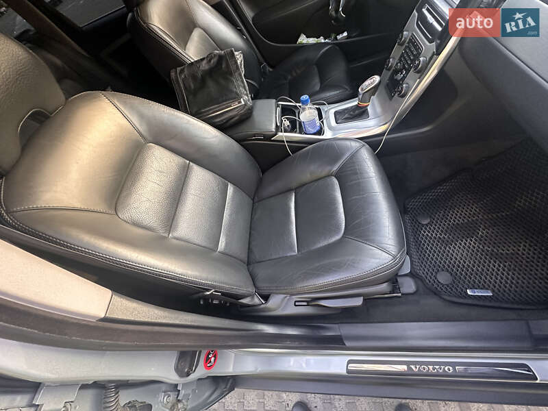 Универсал Volvo XC70 2013 в Киеве