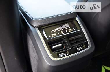 Внедорожник / Кроссовер Volvo XC90 2016 в 