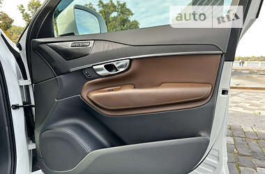 Внедорожник / Кроссовер Volvo XC90 2020 в 