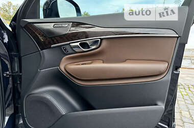 Внедорожник / Кроссовер Volvo XC90 2018 в 