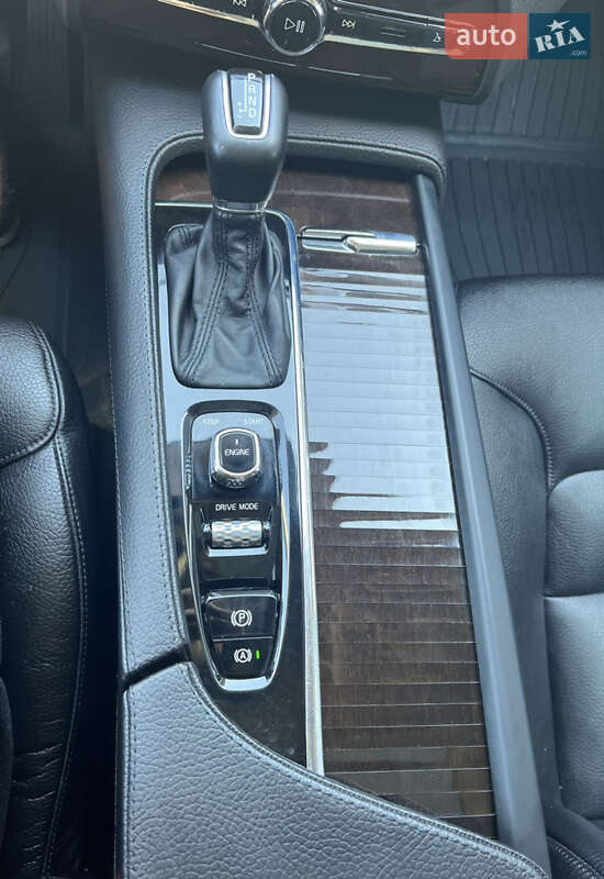 Внедорожник / Кроссовер Volvo XC90 2015 в Полтаве