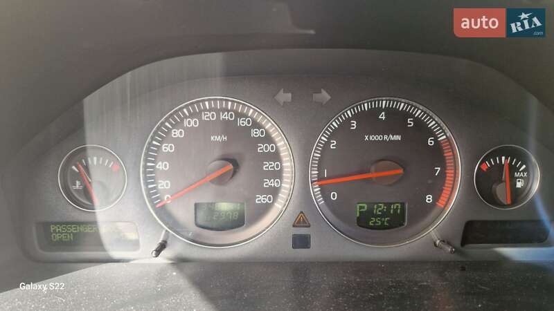 Внедорожник / Кроссовер Volvo XC90 2004 в Буче