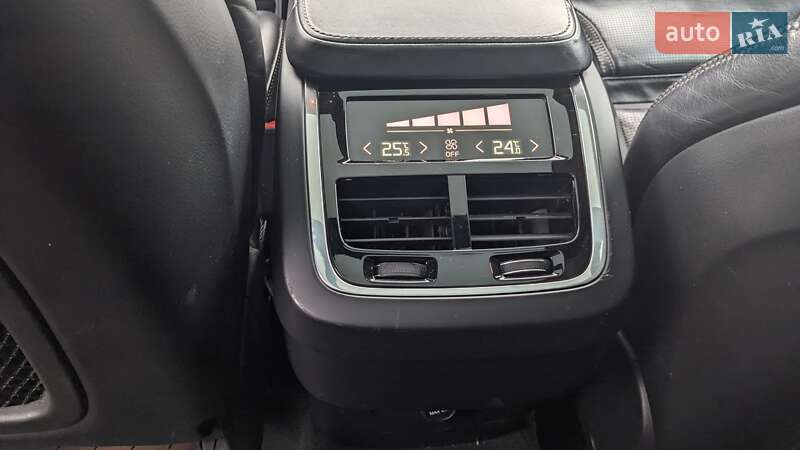 Внедорожник / Кроссовер Volvo XC90 2016 в Снятине