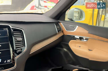 Внедорожник / Кроссовер Volvo XC90 2017 в 