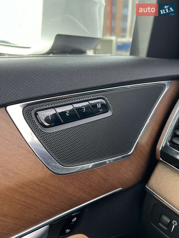 Позашляховик / Кросовер Volvo XC90 2017 в Чернівцях