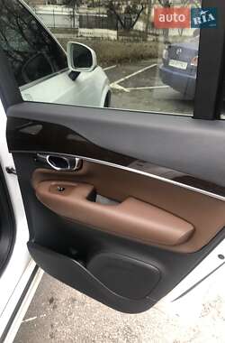 Внедорожник / Кроссовер Volvo XC90 2018 в 