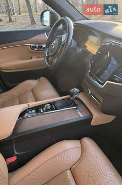 Внедорожник / Кроссовер Volvo XC90 2017 в 