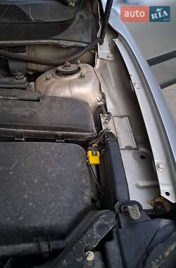 Внедорожник / Кроссовер Volvo XC90 2003 в 