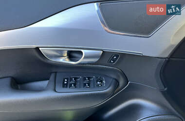 Внедорожник / Кроссовер Volvo XC90 2017 в 