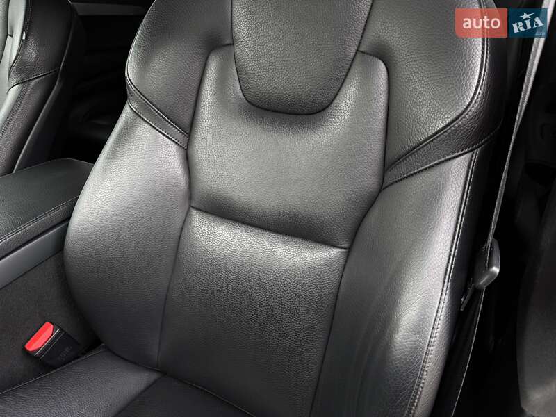 Позашляховик / Кросовер Volvo XC90 2016 в Луцьку