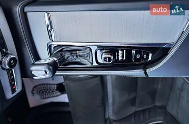 Внедорожник / Кроссовер Volvo XC90 2017 в 