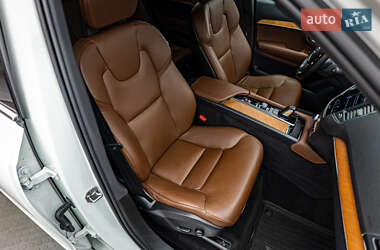 Внедорожник / Кроссовер Volvo XC90 2021 в 