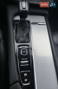 Позашляховик / Кросовер Volvo XC90 2015 в 