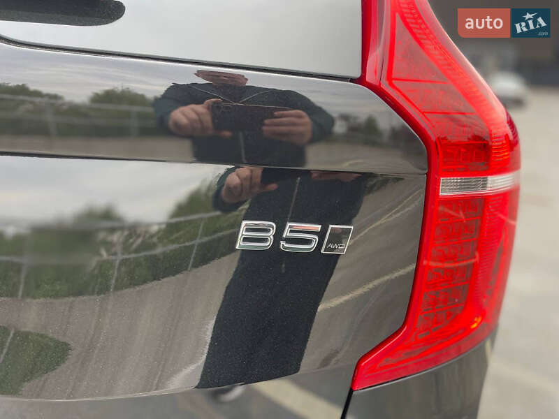 Внедорожник / Кроссовер Volvo XC90 2022 в Киеве