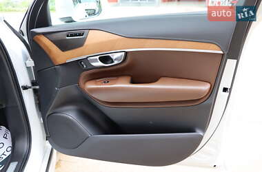 Внедорожник / Кроссовер Volvo XC90 2018 в 