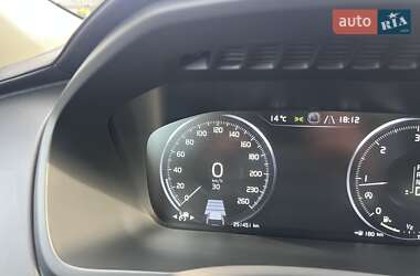 Позашляховик / Кросовер Volvo XC90 2015 в 